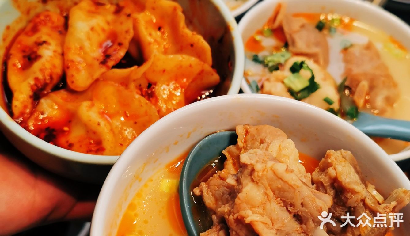 铁锅炖羊肉加个烤羊腿，简直了！！