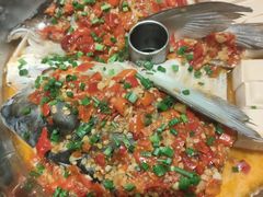 -鱼鲜饭香·招牌汽锅剁椒鱼头王