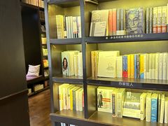 -钟书阁(松江泰晤士小镇店)
