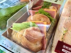 火腿芝士牛角三明治-中粮丰通（北京)食品有限公司