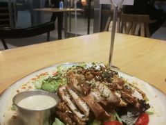 照烧鸡肉配牛油果拉法沙拉-HELLO 27 意面·沙拉·帕尼尼