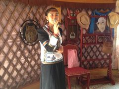 内蒙歌手表演-大汗行宫园林餐厅