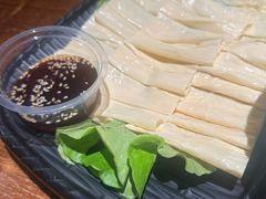 凉拌现做豆油皮-鱼头泡饭·湖北菜·非物质文化遗产(岳家嘴总店)