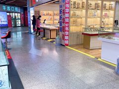 -三叶眼镜城批发市场(上海火车站店)