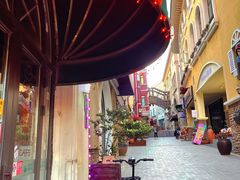 -鲁邦国际风情街(麦世达韩国精品百货店)