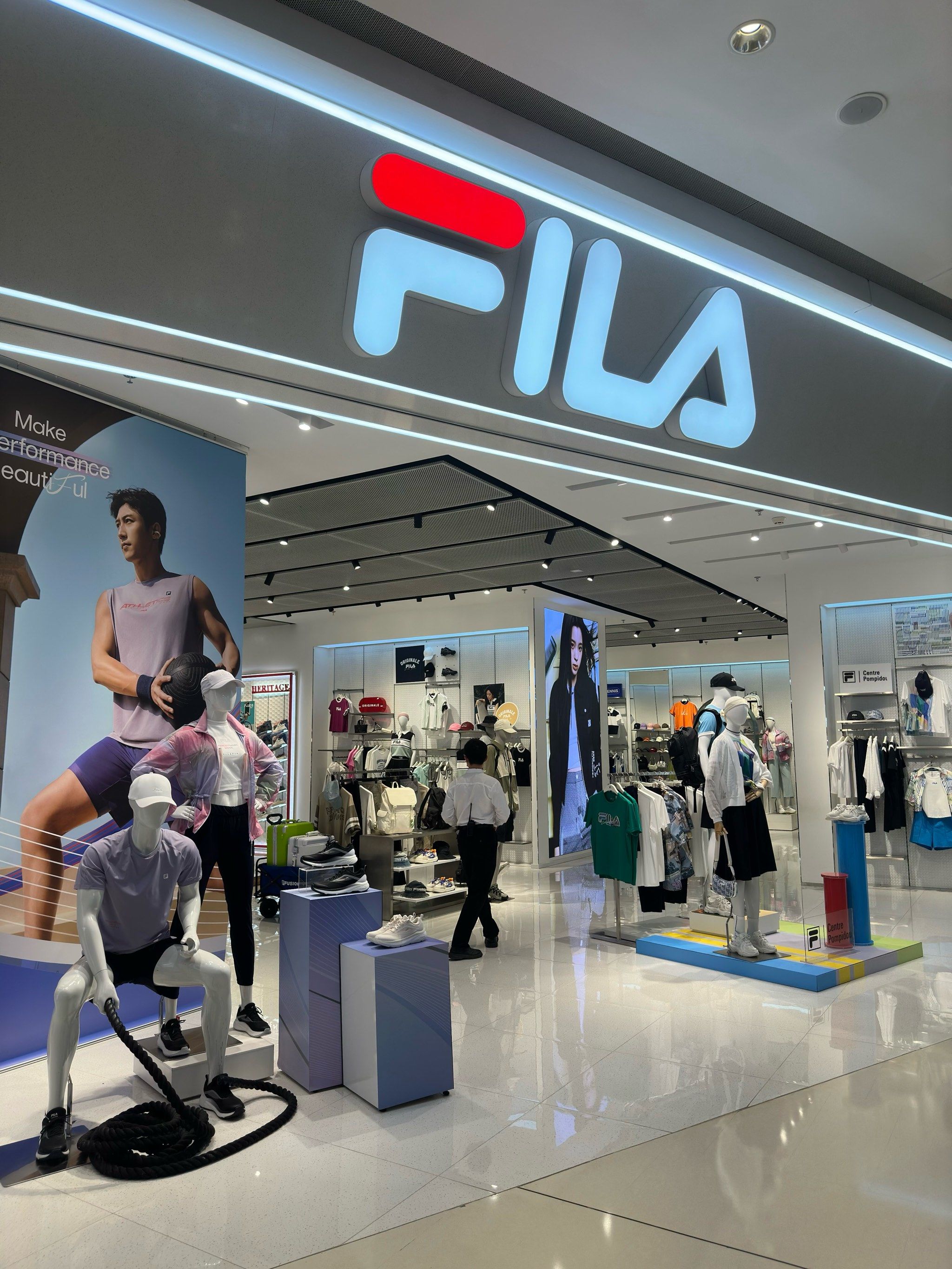 是精心雕琢的艺术品,既符合当下的流行趋势,又不失品牌独特的风格语言