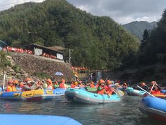 -安吉龙王山峡谷漂流