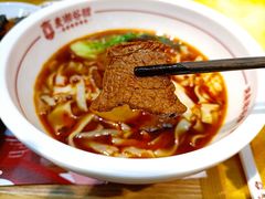 招牌红烧牛肉米粉-呷佬·长沙手工米粉(金沙江路店)