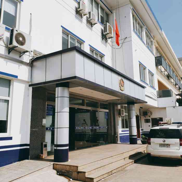 友新派出所-停车场