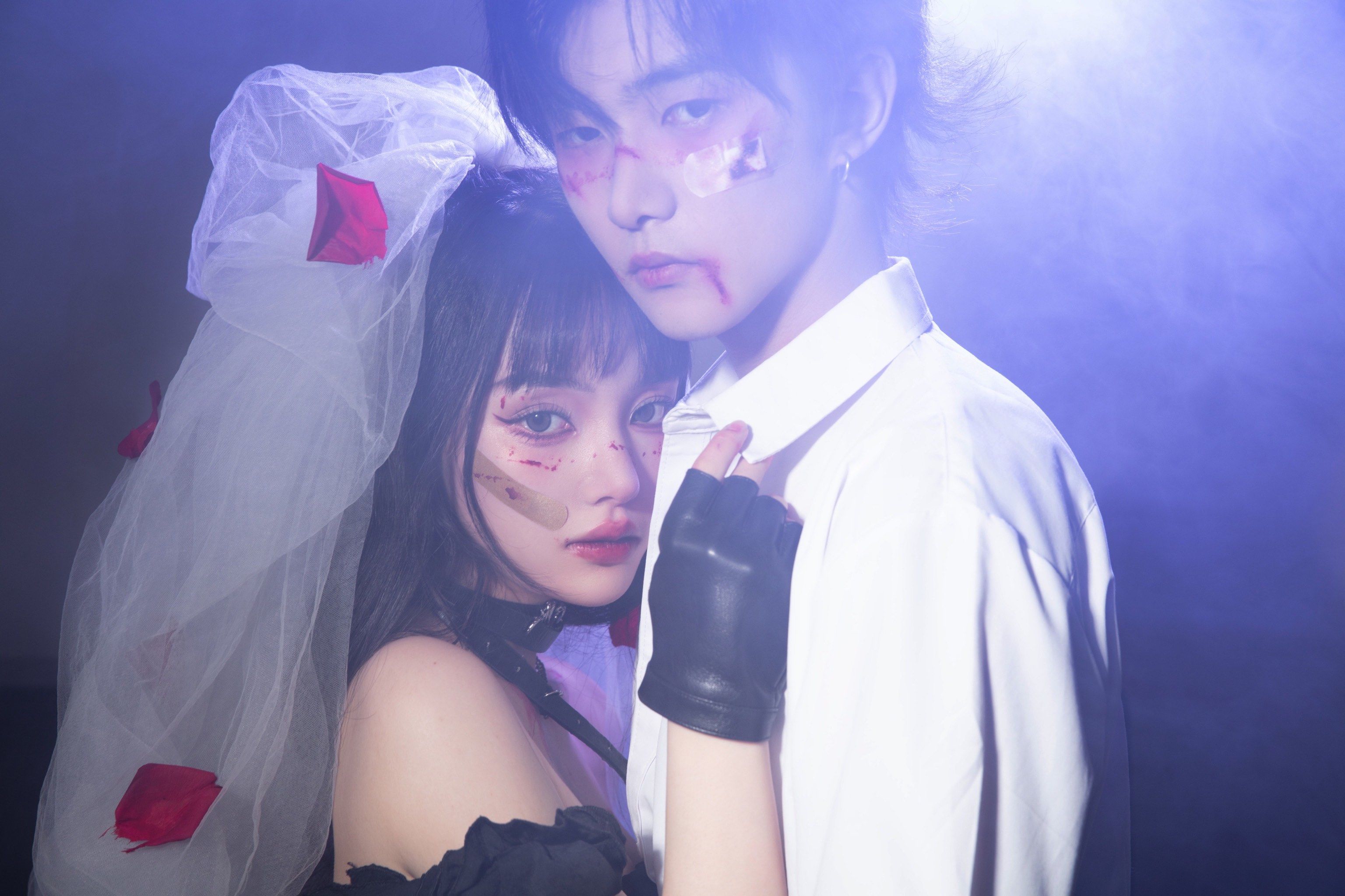 "史密斯夫妇" 个性十足 暗黑风情侣写真