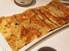 鸡蛋葱花飞饼-大铁勺新津菜(熙悦汇店)