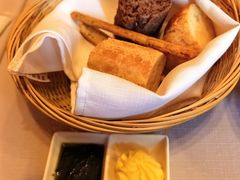 餐前棍包-塞纳河法国餐厅(意式风情街店)