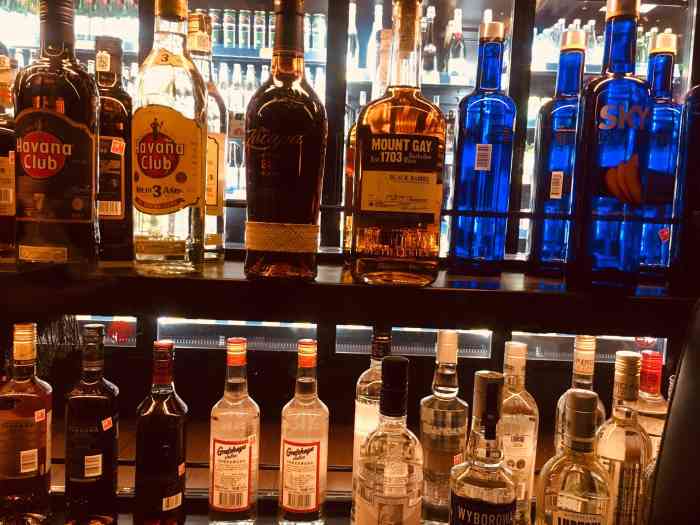 beer barn(电视塔店)-"太挤了太挤了人太多了!位置在339河.