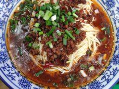 -渝之汇牛肉豌杂面