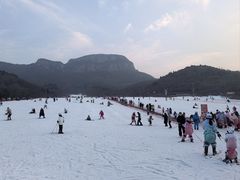-济南卧虎山滑雪场