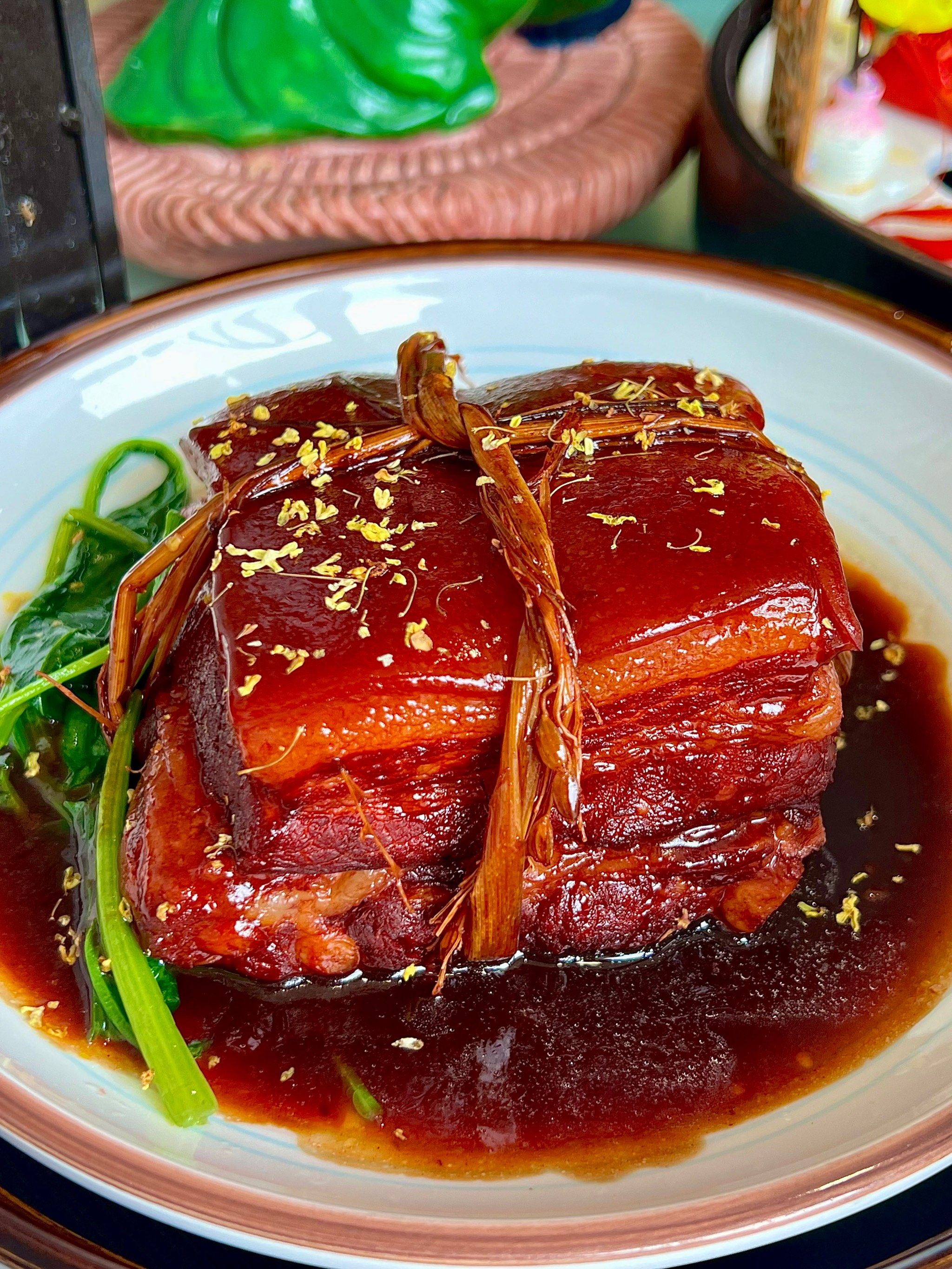 n人多不是没有道理的,苏帮菜做的很正宗,松鼠桂鱼,红烧肉每次来肚是