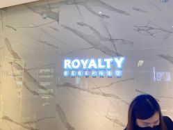 -罗亚帝造型·烫发染发