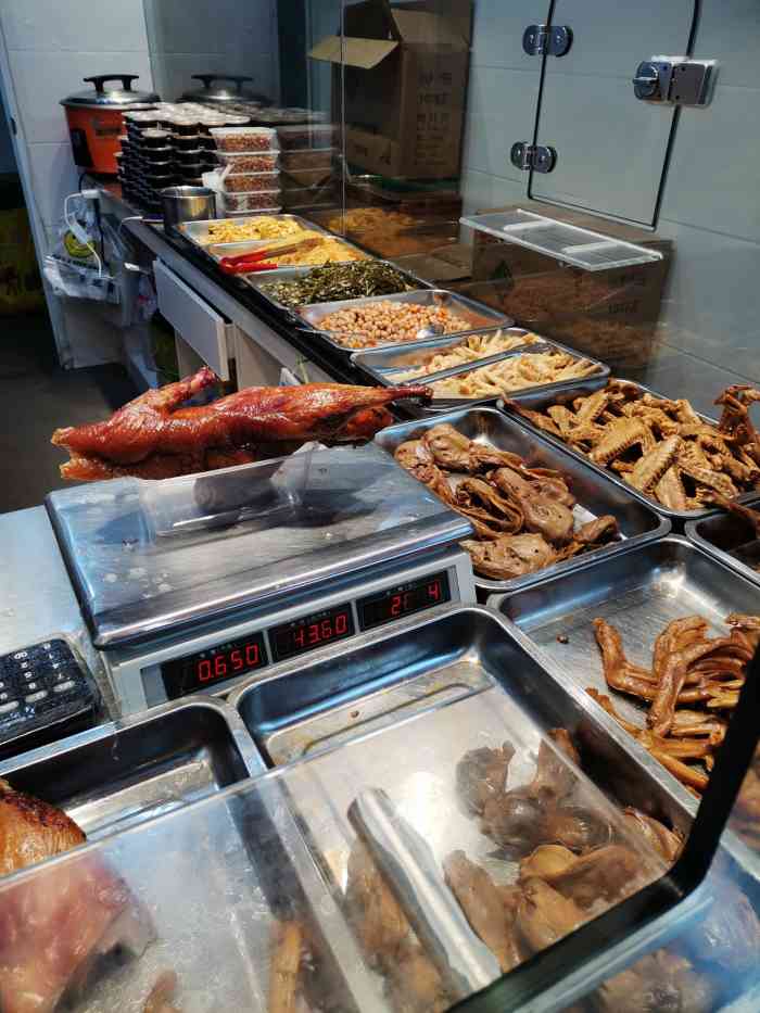 陈记脆皮烤鸭(七宝店)-"现在几乎每个小区附近都有烤鸭店,小小的门.