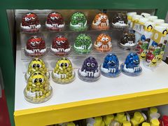 -m豆巧克力世界(上海世茂广场店)