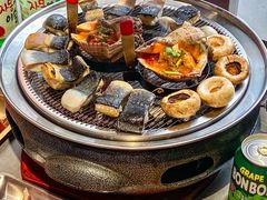 -围炉肉舍•炭烤活鳗•丹东海鲜烤肉(步行街店)