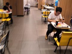 -麦当劳(莘松路芭比伦DT店)