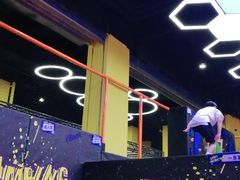 -爱蹦iBOON蹦床运动馆(江汉店)