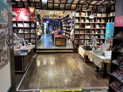 -钟书阁(松江泰晤士小镇店)