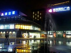 望海国际-海南大学南门小吃一条街