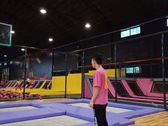 -嘿哟动霸CHUA·新潮玩运动娱乐中心·蹦床滑冰团建乐园
