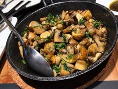 橄欖油香煎蘑菇-TUGA葡萄牙餐廳