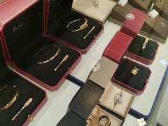 -恒一珠宝·回收黄金钻石奢侈品(灵岩南路店)