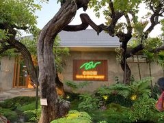 -Chom Cafe and Restaurant