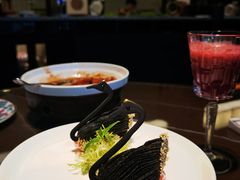 天鹅榴莲酥-海派悦庭·海胆烧麦·新融合菜(凯德广场店)