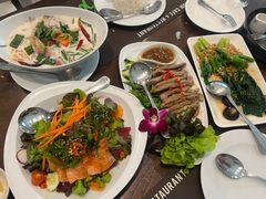 -Chom Cafe and Restaurant