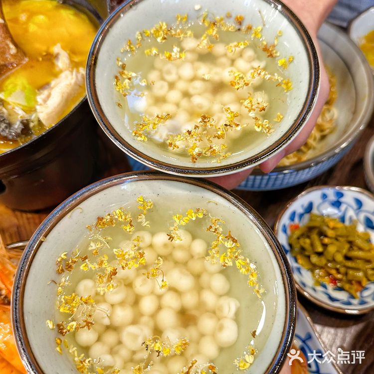 在杭州，西湖边的蟹饭蟹面，好吃到跺脚