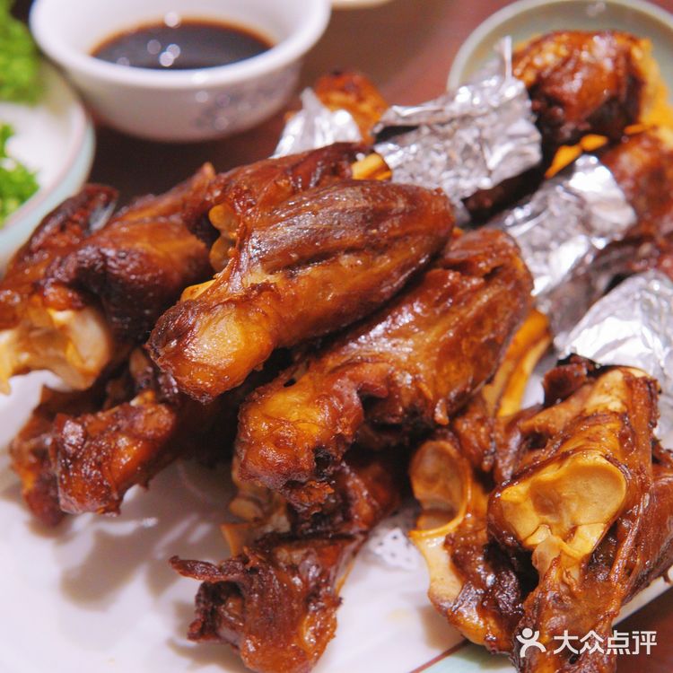 小夫妻老板创立新品牌🐏炭锅羊肉鲜过头