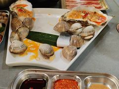 -围炉肉舍•炭烤活鳗•丹东海鲜烤肉(步行街店)