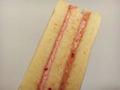 草莓果酱奶油蛋糕三明治-全家便利店(江湾镇站店)