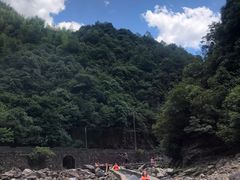 -安吉龙王山峡谷漂流