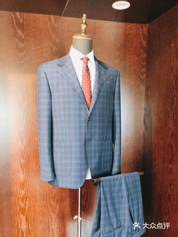 种草宝贝: 鼓楼紫峰广场旁的一家西服定制店:香港威德