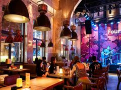 -FOUR PLAY BAR