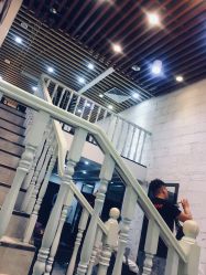 -SIX Hair Consultant