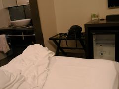 -桔子酒店(上海西藏北路地铁站店)