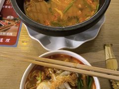 -花馬肆.云南过桥米线(汉神购物广场现场熬汤店)