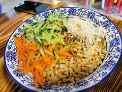 酸酸辣辣鸡丝拌面-品·吉祥(沙溪古镇店)