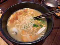 -银米·云南传统过桥米线(双廊黑金冠店)