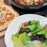 - 科技园附近新开了一家可以吃饭and打麻将的咖啡店