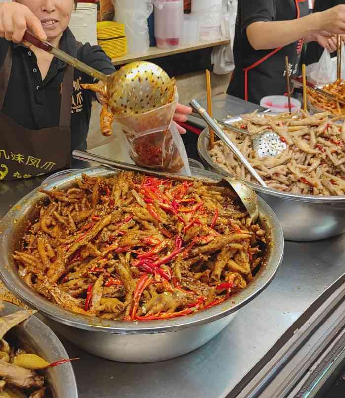 嘉州九妹凤爪(乐山总店)-"[服务铃]服务:服务还行,就是生意太好.