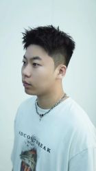 -一家只做男发烫染的店