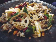 泥炉碳锅牛蛙-西街夜油条·麻团包乌饭